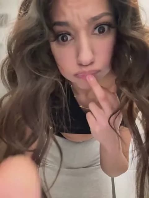 -_MiaQueen_- HD Camrip • 36min • 2026-02-28 01:53