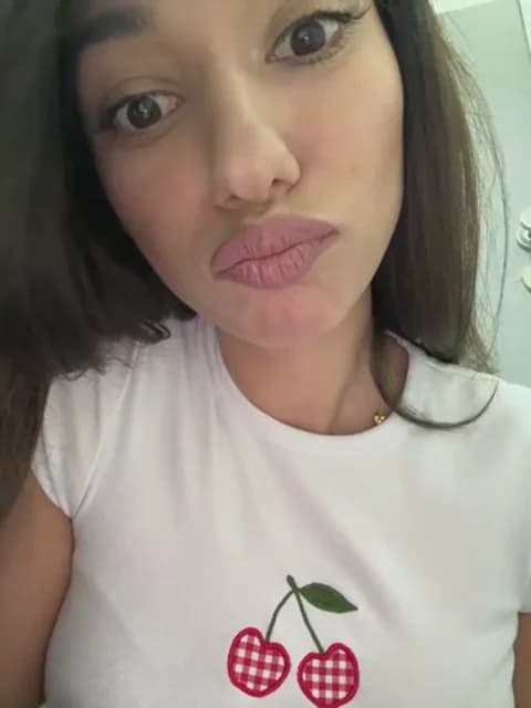 -_MiaQueen_- HD Camrip • 37min • 2026-04-18 22:24